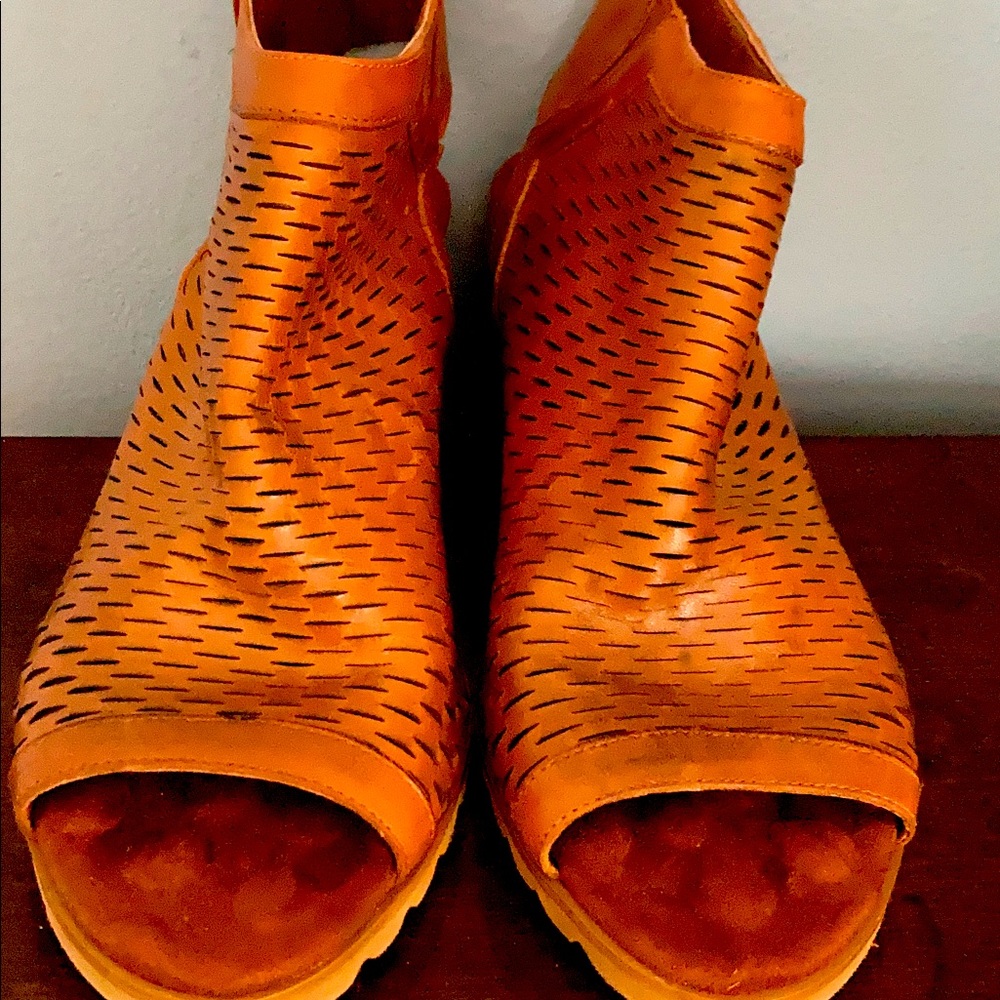 Walking cradles bootie sz 9 all leather so cute!